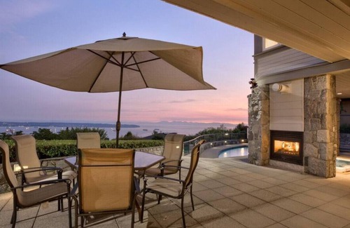West Vancouver Casa | 2239 Lythe Crt.-Ehsan-U-17% · Immaculate West Vancouver Home - Amenities & Views