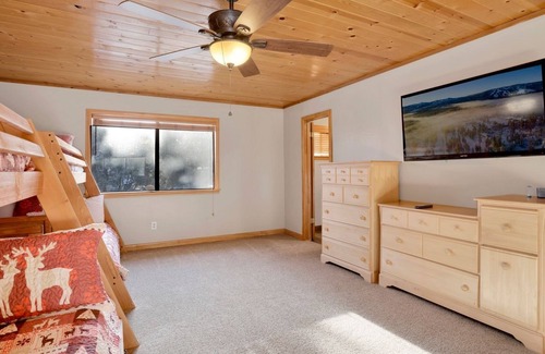 Big Bear Chalet De Esquí | 2251-downey Family Retreat 2 Bedroom Chalet by Redawning