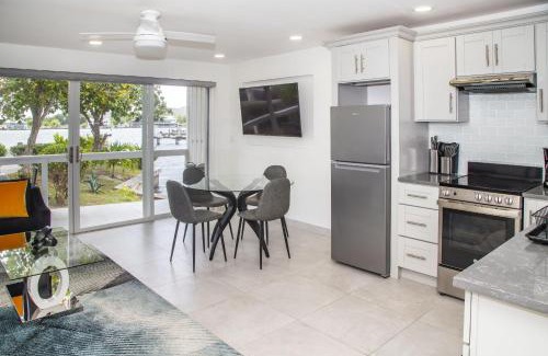 Jolly Harbour Apartamento | 232A Lower Level, South Finger, Jolly Harbour