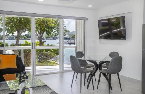 Jolly Harbour Apartamento | 232A Lower Level, South Finger, Jolly Harbour