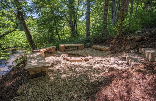 Rosman Cabina | 24 Caddisfly Court - Riverfront Fishing Cabin