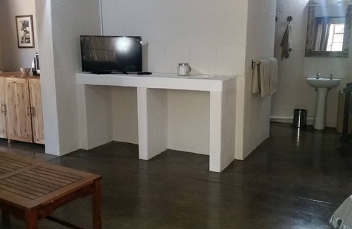 Hoedspruit Casa | 24 Degrees Self-Catering
