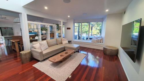 Rainbow Beach Casa | 24 Naiad Court - Rainbow Shores. Pool. Wifi. Walk to beach