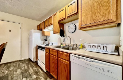 Monroe Casa | 240 Overbrook - NEW · Frank's funky and fashionable furnished home