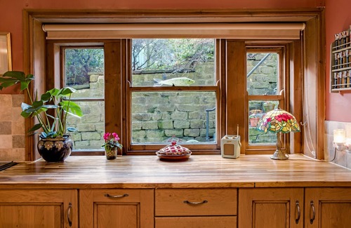Honley Cabaña | 240 year old "Cottage Pie" 10 mins walk to the amazing Holmfirth with Log Burner