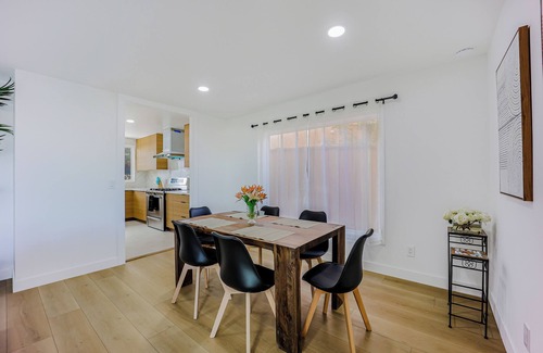 South San Mateo Apartamento | 246A- Modern 3B2B w/ Deck & View by Hillsdale Mall