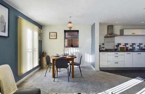Stafford Apartamento | 247 Serviced Accommodation in Stafford- 3BR Townhouse