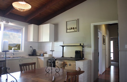 Yackandandah Otro | 25 acre private farm house less than 3km to Yackandandah township