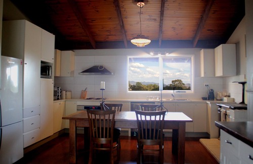 Yackandandah Otro | 25 acre private farm house less than 3km to Yackandandah township