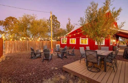 Valle Casa | 25 Min to Grand Canyon Shuffleboard Fire Pit