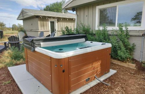 Valle Casa | 25 Min to Grand Canyon Shuffleboard Fire Pit