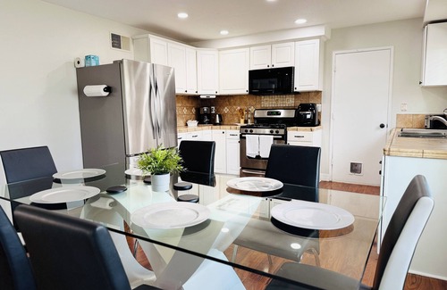 Los Serranos Casa | 25% OFF / Charming 2 BR 2 BA / Private Frontyard Retreat/ Prime Location