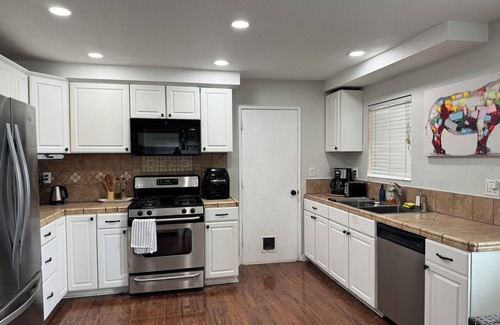 Los Serranos Casa | 25% OFF / Charming 2 BR 2 BA / Private Frontyard Retreat/ Prime Location