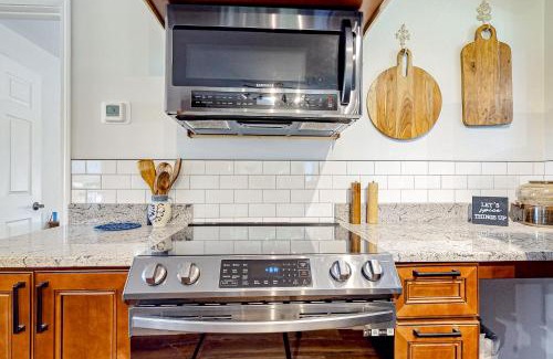 Hendersonville Casa | 254 & 256 Hoots Hideaway Cottage & Hoots Log Cabin - Full Property