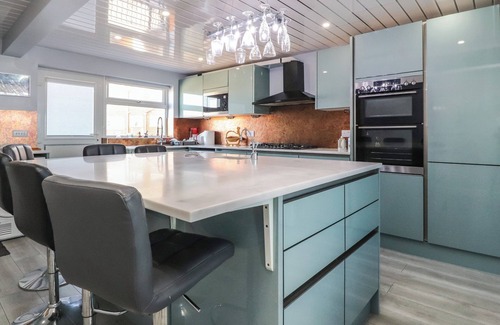 Thornton-Cleveleys Casa | 26 NORTH PROMENADE, pet friendly, with a garden in Cleveleys