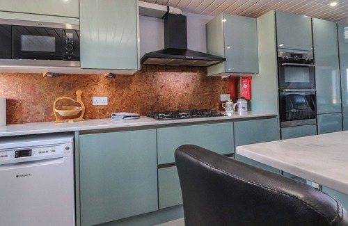 Thornton-Cleveleys Casa | 26 NORTH PROMENADE, pet friendly, with a garden in Cleveleys