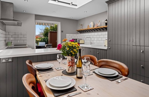 Malmesbury Cabaña | Capacidad para 4 personas en 2 habitaciones.