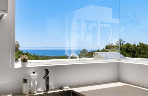 Montecito Casa | 270-degree Ocean Views, 47’ heated pool, stunning contemporary coastal retreat.