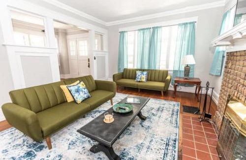 Birmingham Casa | 29th Street Trendy Lakeview Craftsman 8