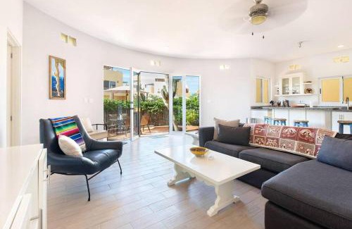 Cerritos Apartamento | 2A, Cerritos, brand new condo steps from the ocean
