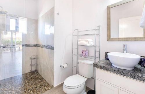 Cerritos Apartamento | 2A, Cerritos, brand new condo steps from the ocean