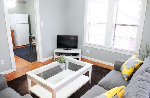 Hyde Park Casa | 2BD / 1BA - The Treehouse - 1930's Hyde Park Home por UT / Downtown