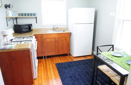 Hyde Park Casa | 2BD / 1BA - The Treehouse - 1930's Hyde Park Home por UT / Downtown