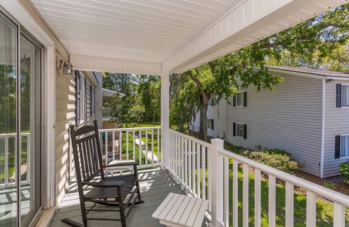 Demere Park Condominio | 2bd / 2ba / Cerca del pueblo, parques, piscinas