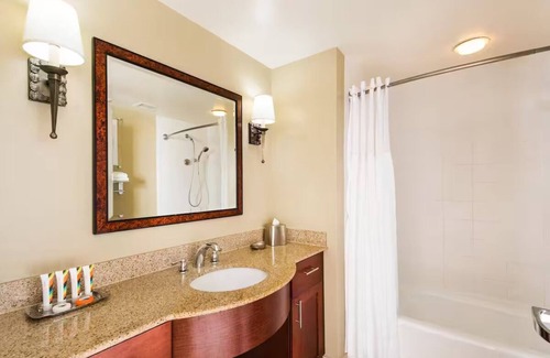 Waikiki Complejo | 2Bd/2Ba Condo at Lagoon Tower Hilton Hawaiian Village Sleeps 6