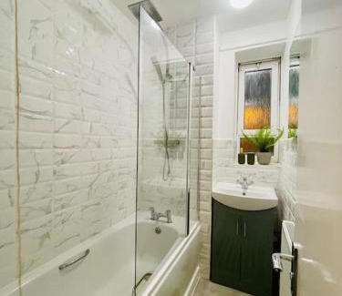 Tower Hamlets Apartamento | 2BD CanaryWharf Mile End Private Balcony FREE Parking