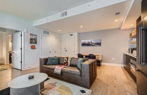 Rainey Street Historic District Casa | 2BD Condo-Rainey St-Best views-RT Pool