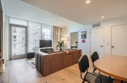 Rainey Street Historic District Casa | 2BD Condo-Rainey St-Best views-RT Pool