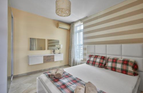 Chernomorets Apartamento | 2BD Flat with Balcony in Flores Garden Complex by Flat Mаnаger