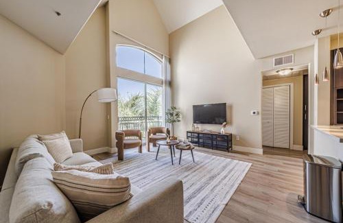 Del Rey Apartamento | 2BD Marina Condo Near Venice Beach, Pool & Free Parking