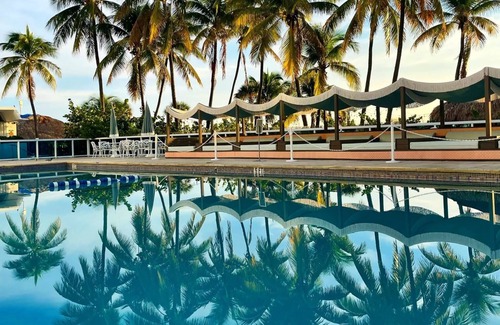 Miami Beach Apartamento | 2bd Oceanfront Master Ste OceanView w/balcony, Pool, nearby dining, beach access