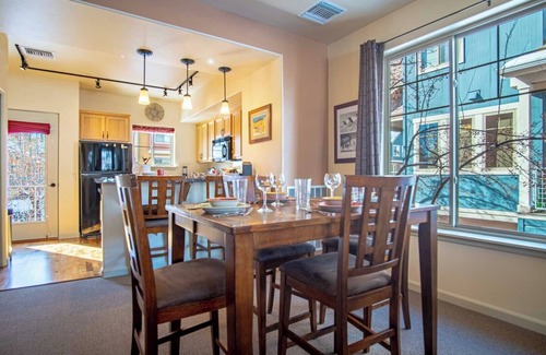 Hailey Condominio | 2BD Sweetwater Condo - Community Park, Pool + Hot Tub