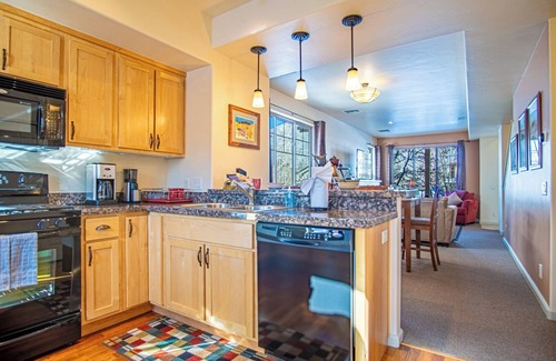 Hailey Condominio | 2BD Sweetwater Condo - Community Park, Pool + Hot Tub