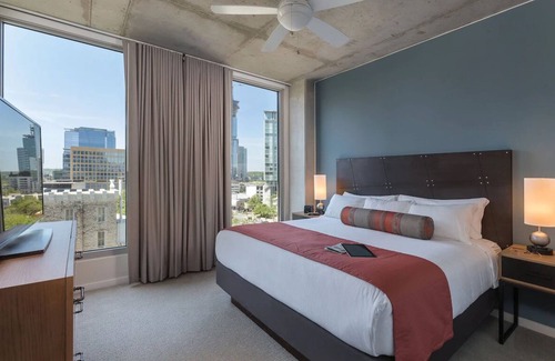 Civic District Complejo | 2Bed/2Bath Deluxe Suite in Central Austin Resort with a Rooftop Pool!!