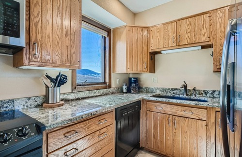 Dillon Casa | 2bedroom+Loft Private Entry, Lake Views, Amazing Location, Near all Ski Resorts 3 Townhouse by RedAwning