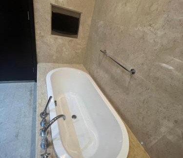 Seri Tanjung Pinang Apartamento | 2Beds Seaview Straits Quay comes with Carpark and Hothub