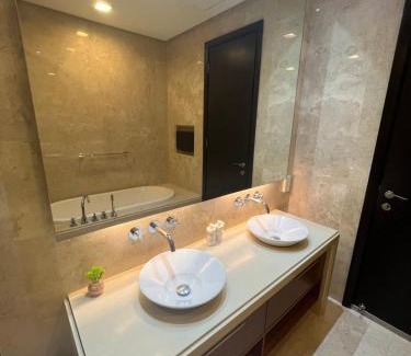 Seri Tanjung Pinang Apartamento | 2Beds Seaview Straits Quay comes with Carpark and Hothub