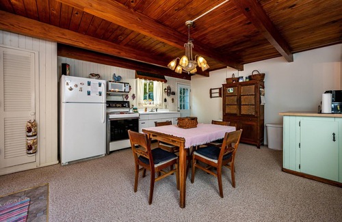 Helmsburg Cabina | 2BR, 1.5BA