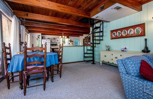 Helmsburg Cabina | 2BR, 1.5BA