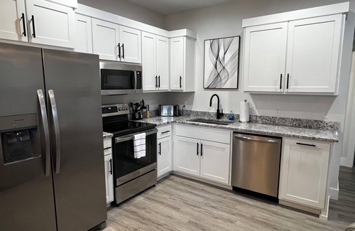 Joplin Casa | Brand New Guest Suite! 2BR, 1BA. Hot Tub Year Round, Seasonal Heated Pool!