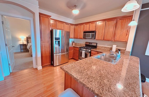 Renton Condominio | 2BR/2BA Perfect Getaway Central Condo in Renton