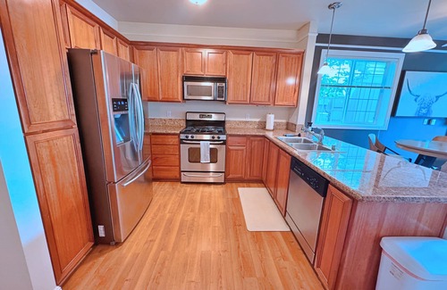 Renton Condominio | 2BR/2BA Perfect Getaway Central Condo in Renton