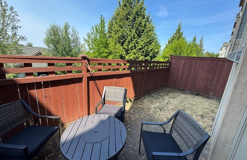 Renton Condominio | 2BR/2BA Perfect Getaway Central Condo in Renton