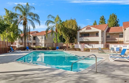 Colton Apartamento | 2BR/2BA Queen Suite APT w/ Pool