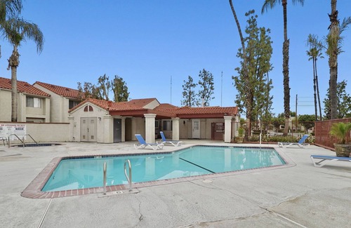 Colton Apartamento | 2BR/2BA Queen Suite APT w/ Pool
