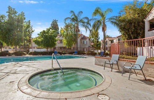 Colton Apartamento | 2BR/2BA Queen Suite APT w/ Pool